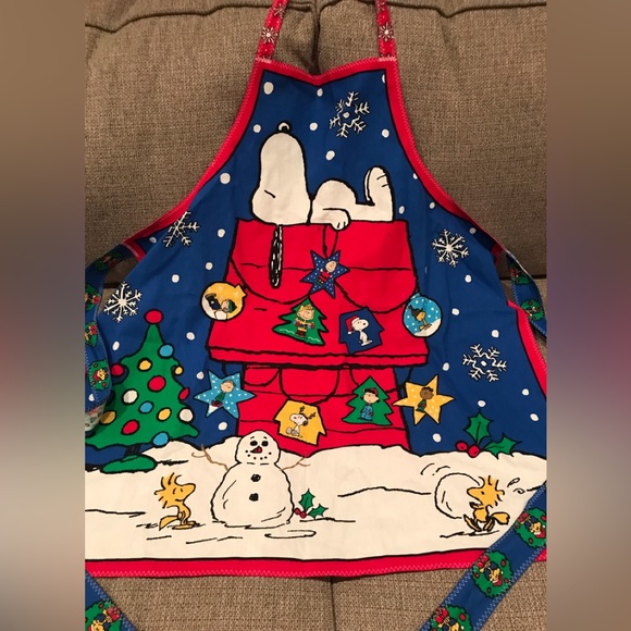 Snoopy Peanuts & Gang Christmas Apron - Picture 2 of 16